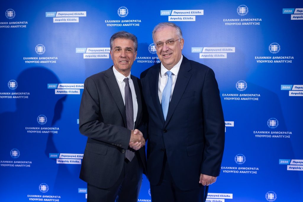 Ο Πρόεδρος του Επιμελητηρίου Κορινθίας, Παναγιώτης Λουζιώτης, στην εκδήλωση  του Υπουργείου Ανάπτυξης για τον Αναπτυξιακό Νόμο.